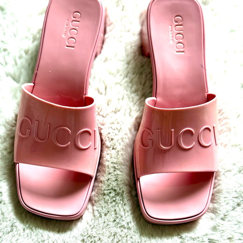 Gucci Pink Minimalist Sandals - Picture 2 of 6